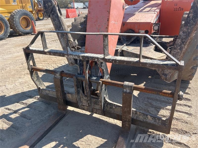 SkyTrak 10042 Telescopic handlers