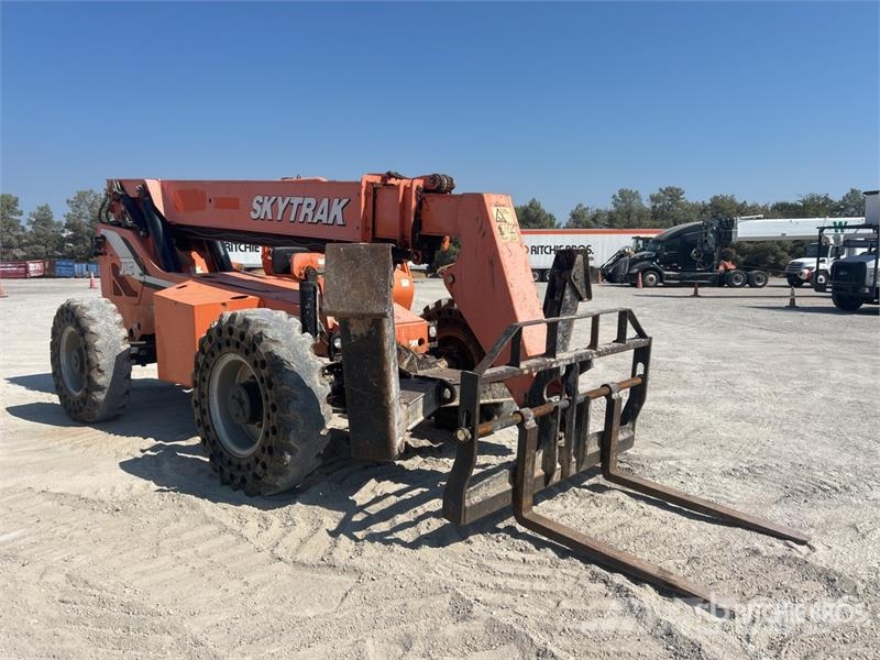 SkyTrak 10042 Telescopic handlers