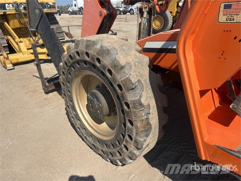 SkyTrak 10042 Telescopic handlers