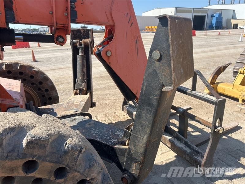 SkyTrak 10042 Telescopic handlers