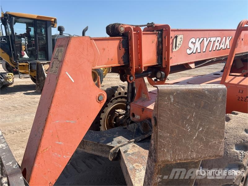 SkyTrak 10042 Telescopic handlers