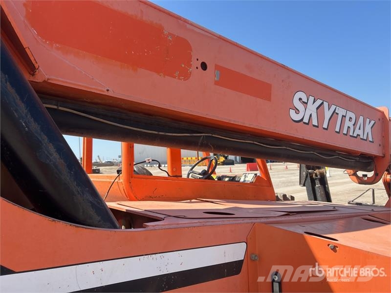 SkyTrak 10042 Telescopic handlers