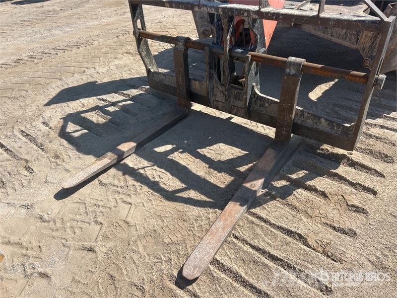 SkyTrak 10042 Telescopic handlers