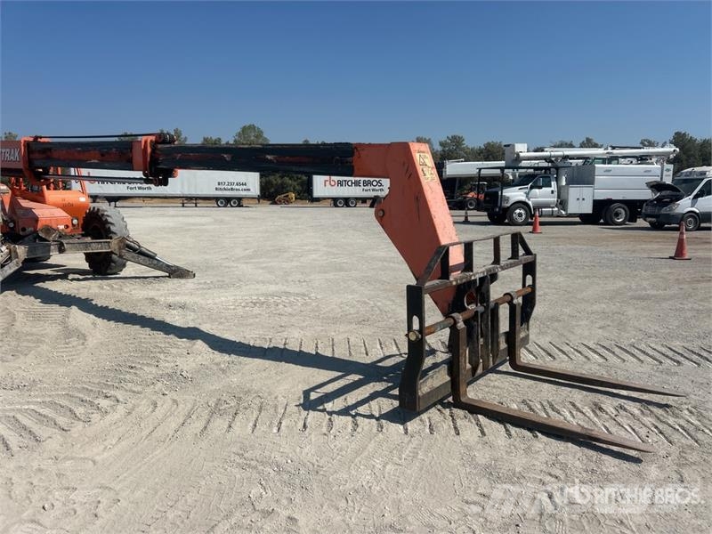 SkyTrak 10042 Telescopic handlers