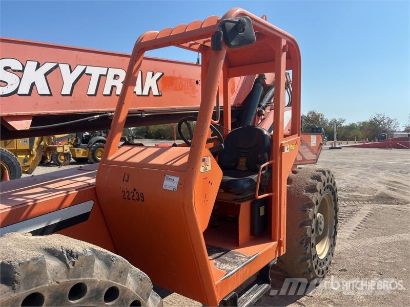 SkyTrak 10042 Telescopic handlers