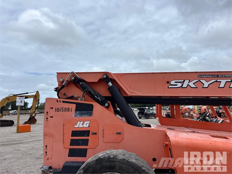 SkyTrak 10054 Telescopic handlers