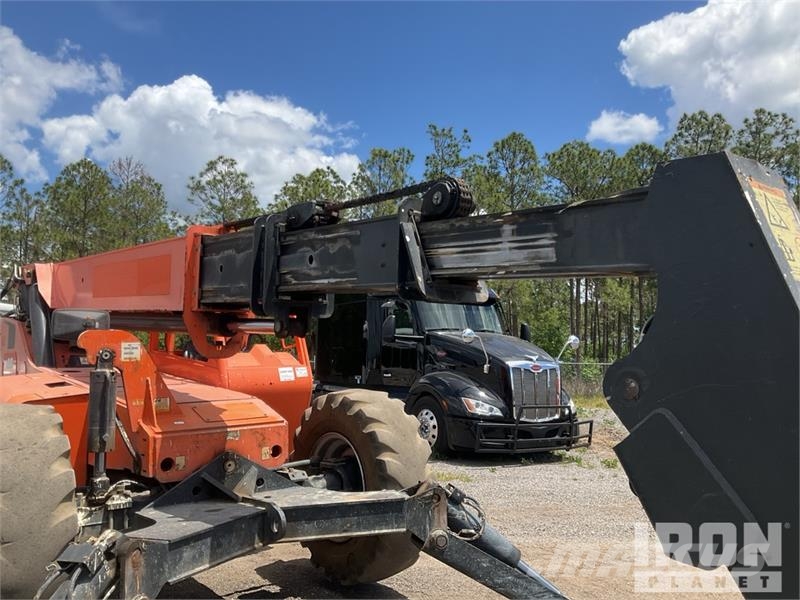 SkyTrak 10054 Telescopic handlers