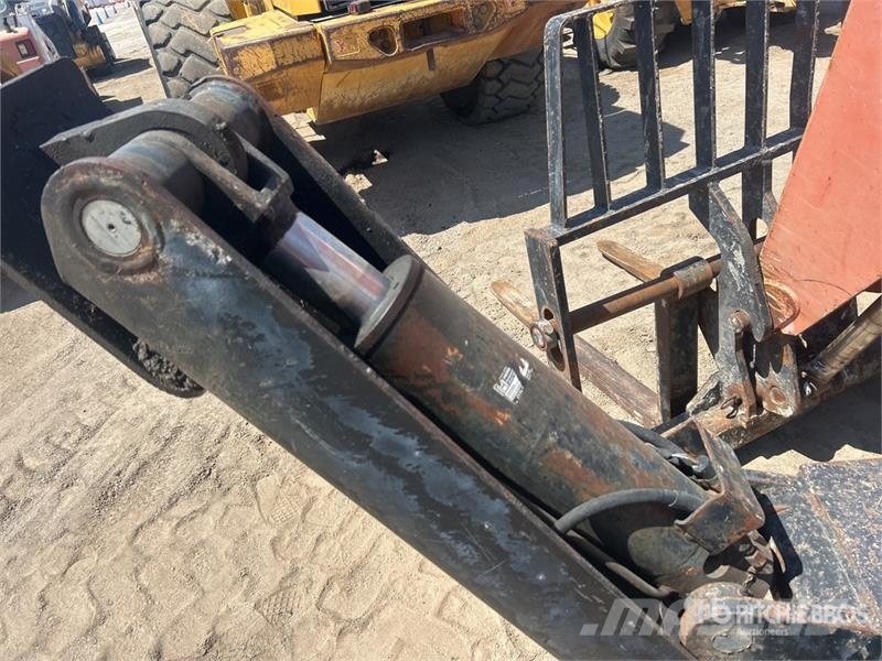 SkyTrak 10054 Telescopic handlers