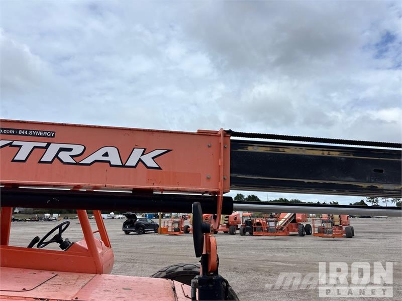 SkyTrak 10054 Telescopic handlers
