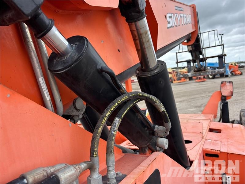 SkyTrak 10054 Telescopic handlers