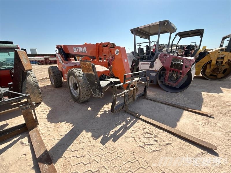 SkyTrak 10054 Telescopic handlers