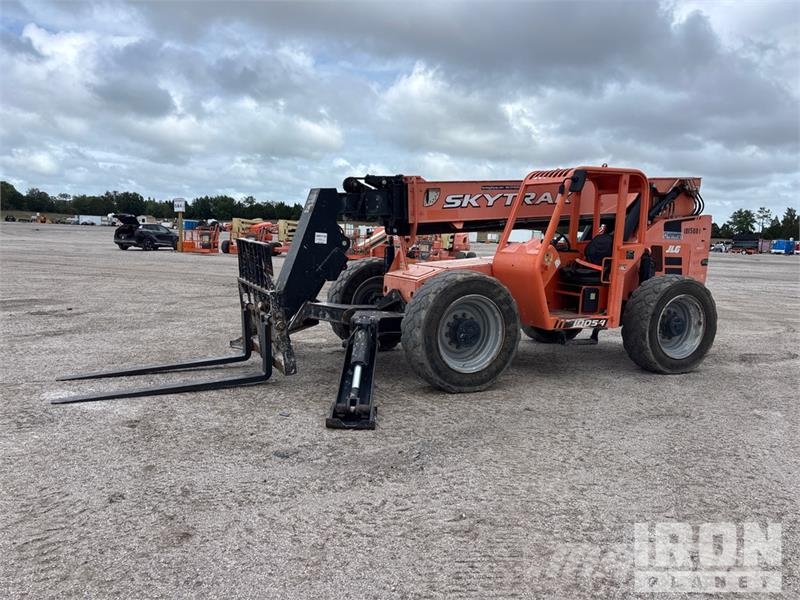 SkyTrak 10054 Telescopic handlers