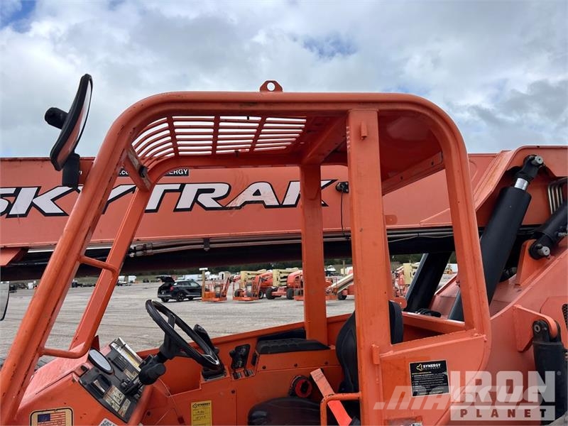 SkyTrak 10054 Telescopic handlers