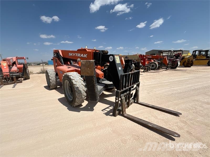 SkyTrak 10054 Telescopic handlers