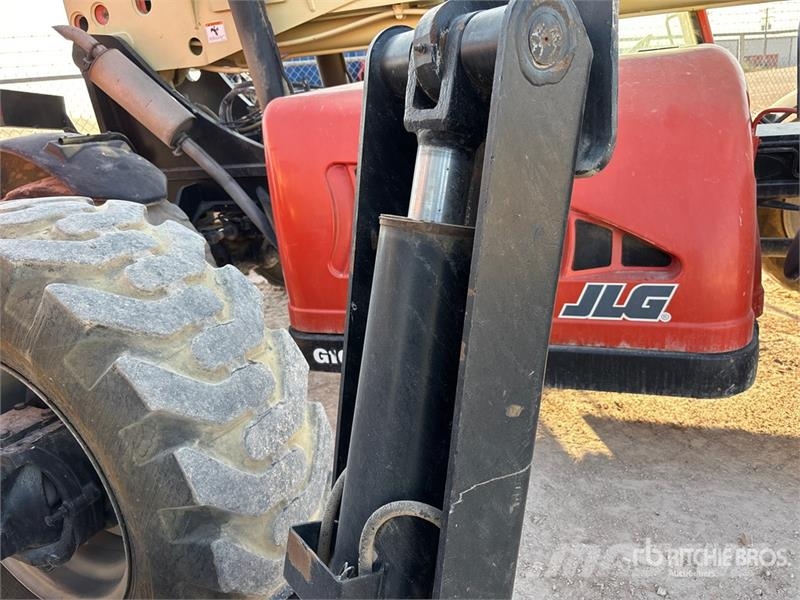 SkyTrak 10054 Telescopic handlers