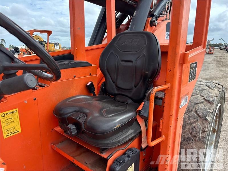 SkyTrak 10054 Telescopic handlers