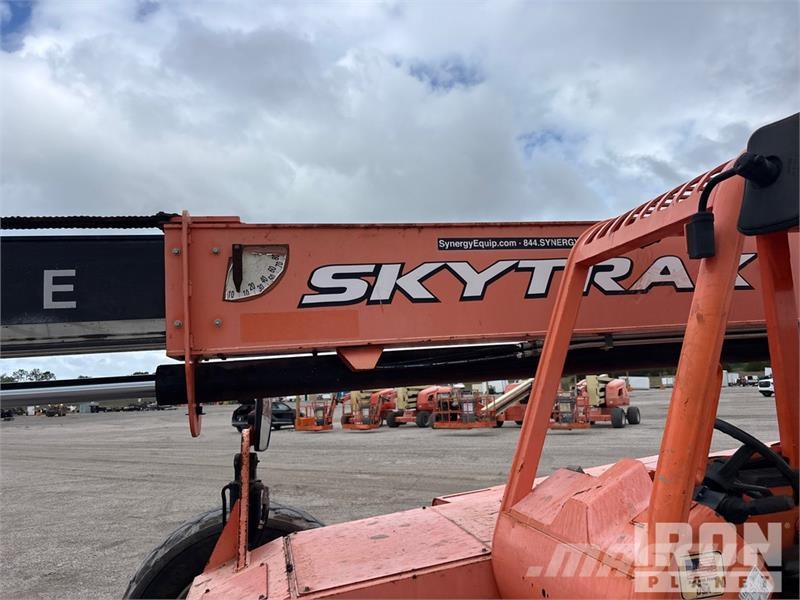 SkyTrak 10054 Telescopic handlers