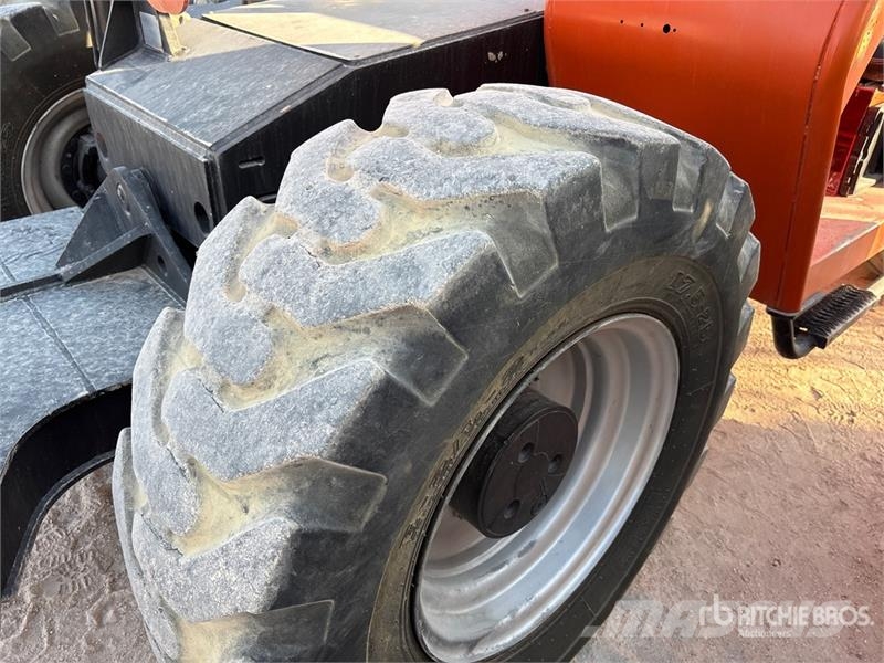 SkyTrak 10054 Telescopic handlers