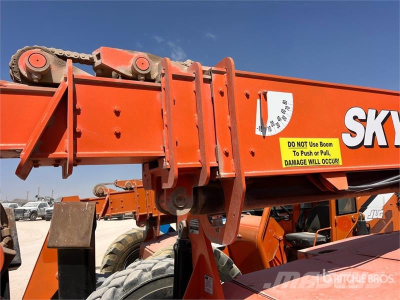 SkyTrak 10054 Telescopic handlers