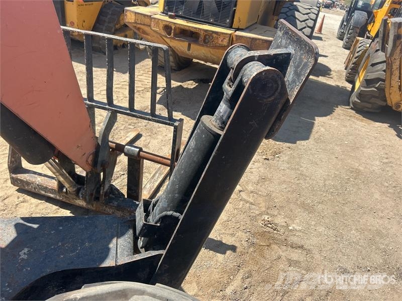SkyTrak 10054 Telescopic handlers