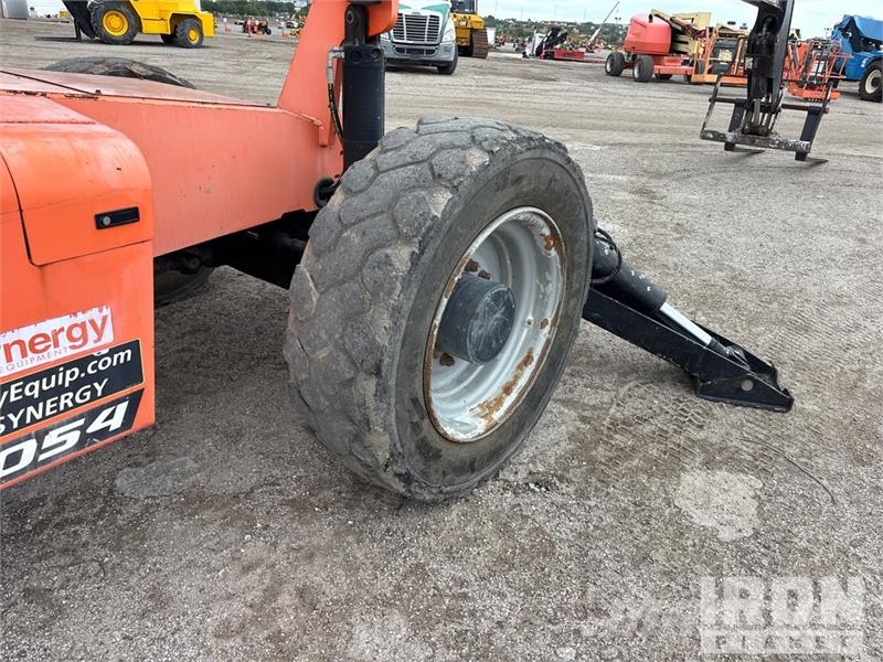 SkyTrak 10054 Telescopic handlers