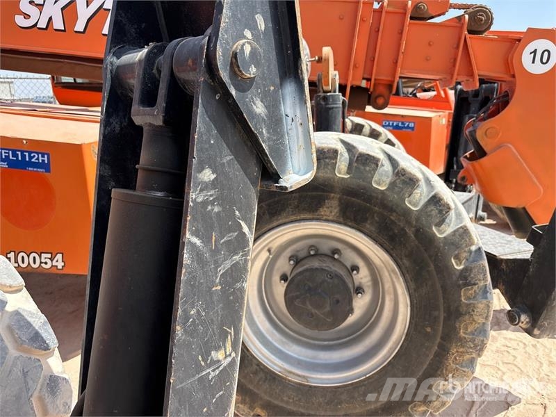 SkyTrak 10054 Telescopic handlers