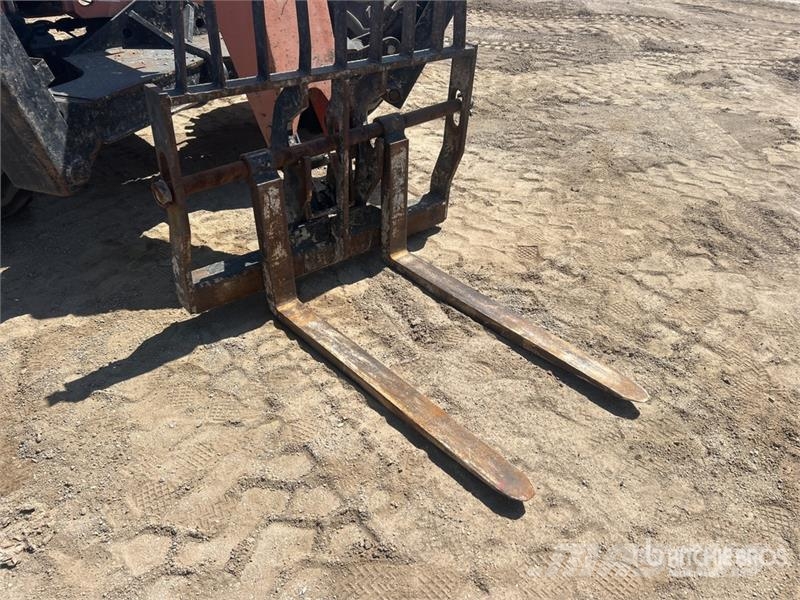 SkyTrak 10054 Telescopic handlers