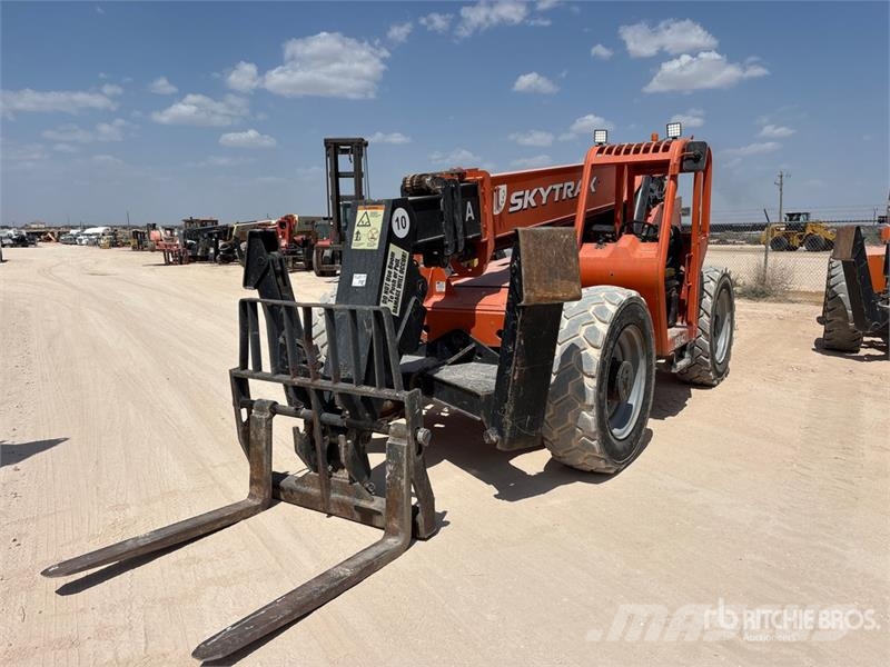 SkyTrak 10054 Telescopic handlers