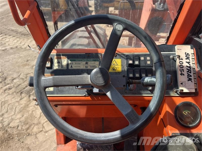 SkyTrak 10054 Telescopic handlers
