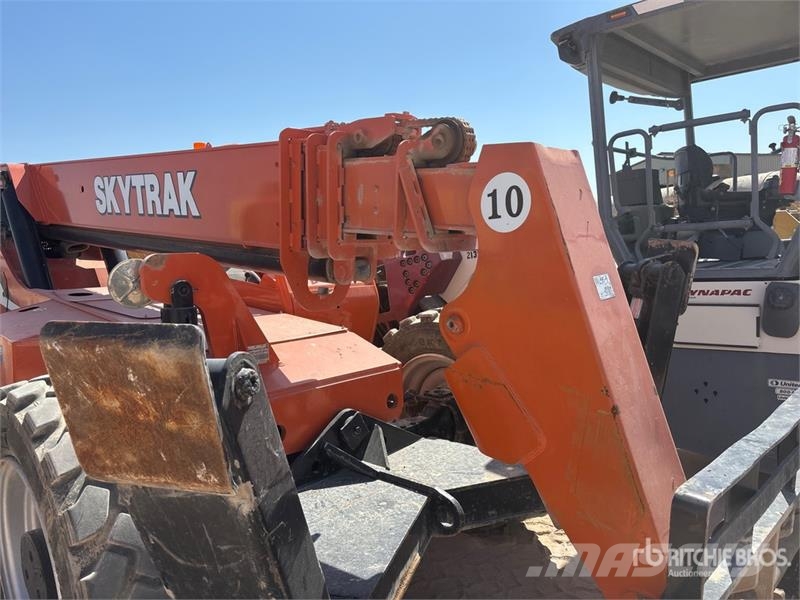 SkyTrak 10054 Telescopic handlers