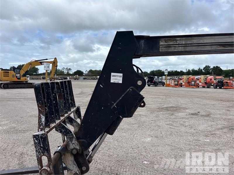 SkyTrak 10054 Telescopic handlers
