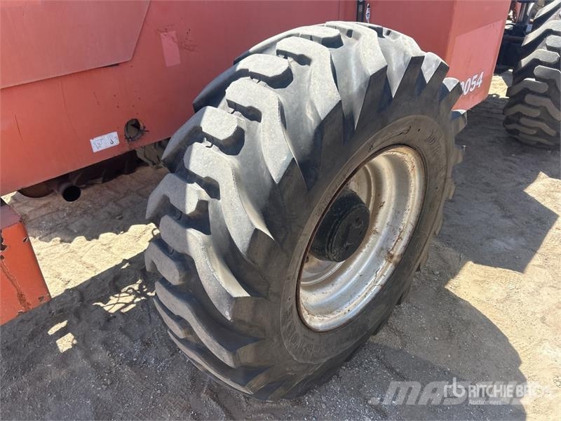SkyTrak 10054 Telescopic handlers