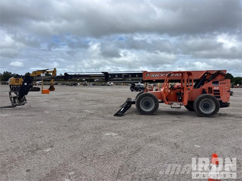SkyTrak 10054 Telescopic handlers