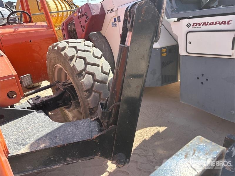 SkyTrak 10054 Telescopic handlers