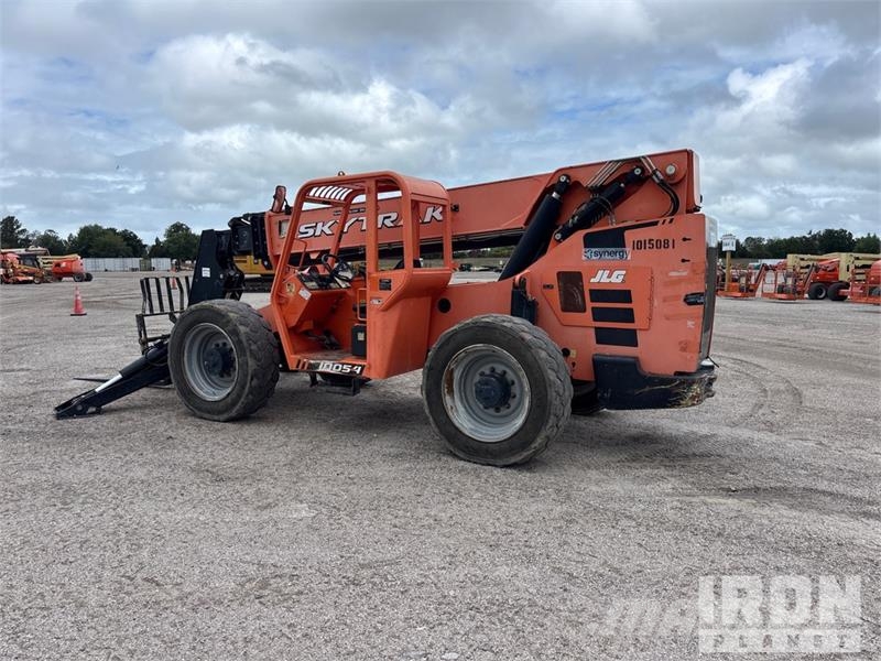 SkyTrak 10054 Telescopic handlers