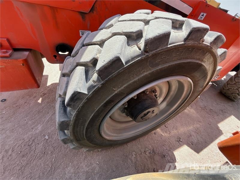 SkyTrak 10054 Telescopic handlers