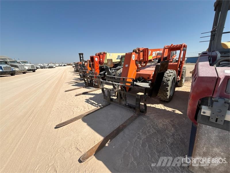 SkyTrak 10054 Telescopic handlers