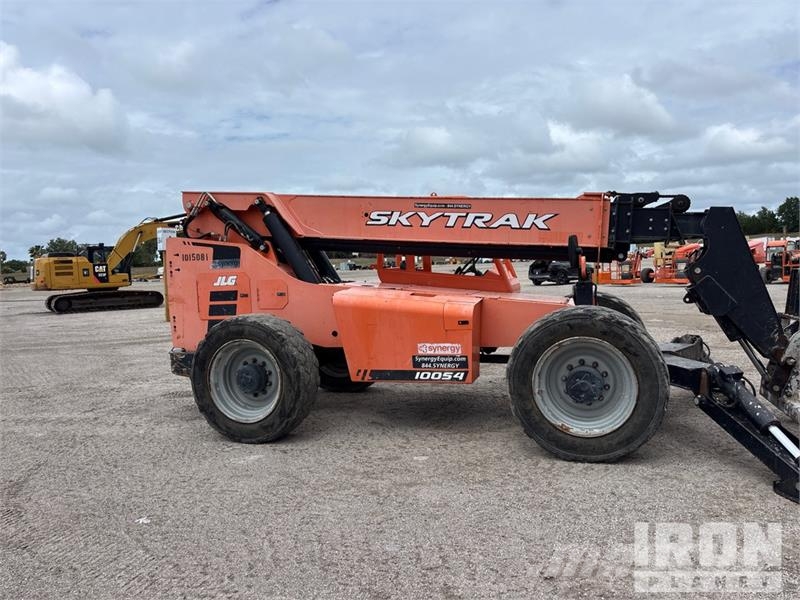 SkyTrak 10054 Telescopic handlers