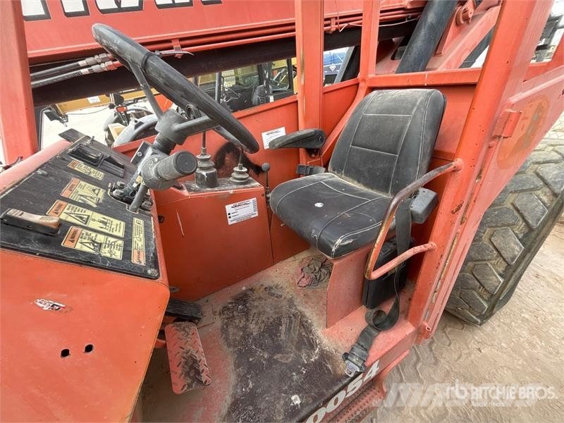 SkyTrak 10054 Telescopic handlers