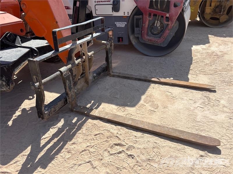 SkyTrak 10054 Telescopic handlers