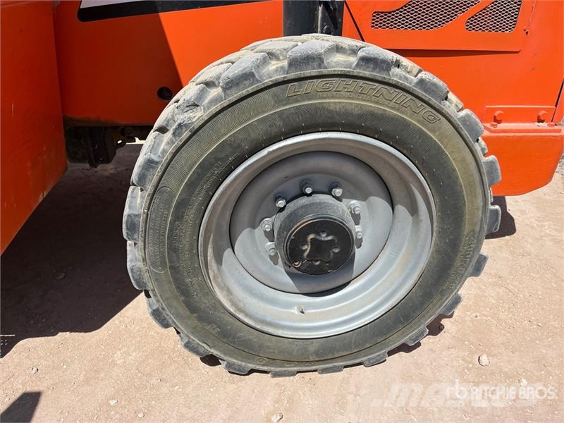 SkyTrak 10054 Telescopic handlers