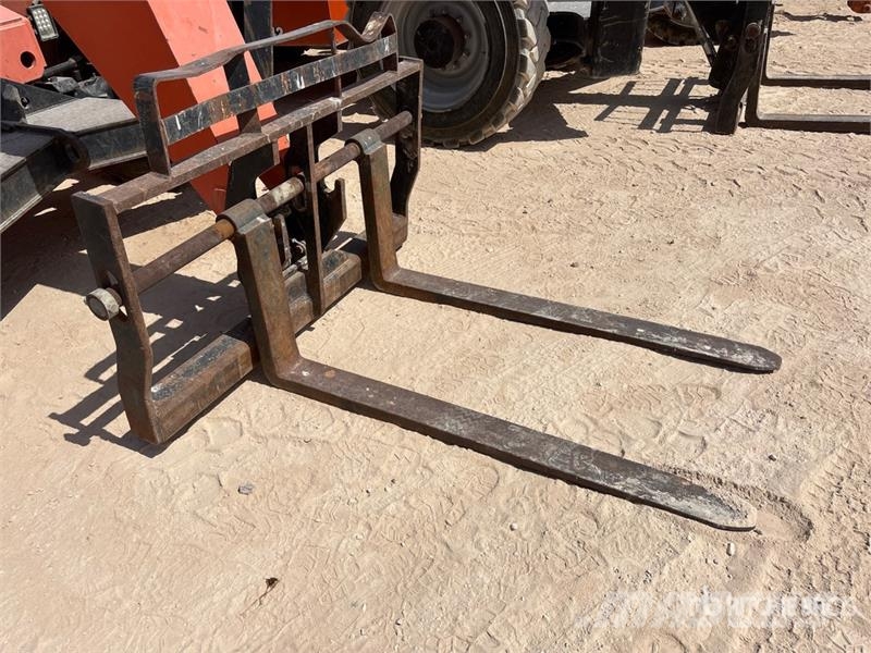 SkyTrak 10054 Telescopic handlers