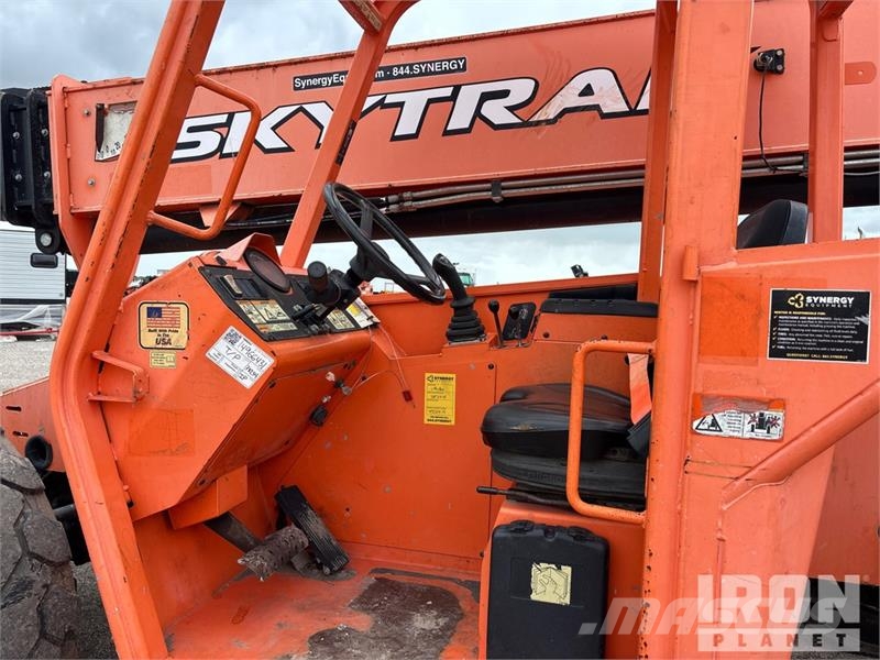 SkyTrak 10054 Telescopic handlers