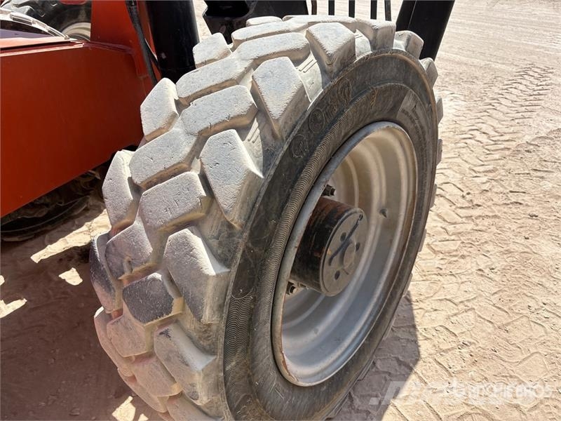 SkyTrak 10054 Telescopic handlers