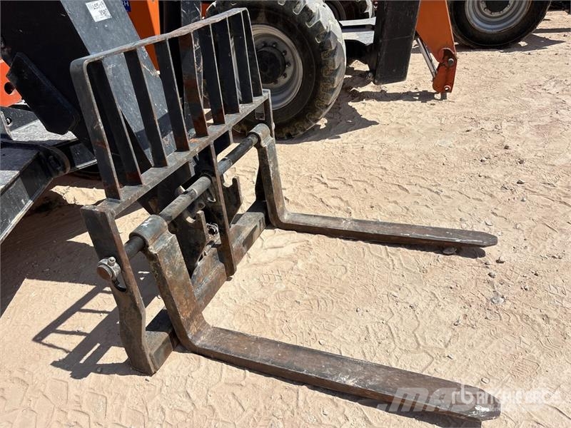 SkyTrak 10054 Telescopic handlers