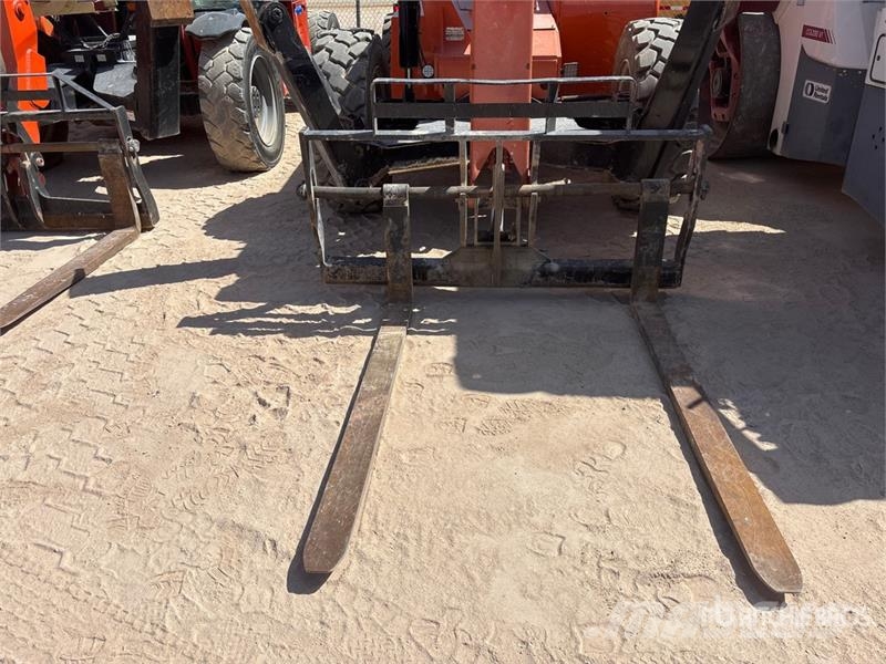 SkyTrak 10054 Telescopic handlers