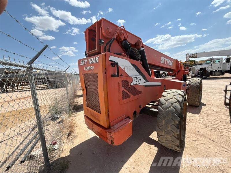 SkyTrak 10054 Telescopic handlers
