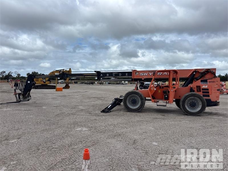 SkyTrak 10054 Telescopic handlers