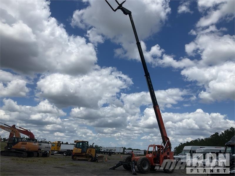 SkyTrak 10054 Telescopic handlers