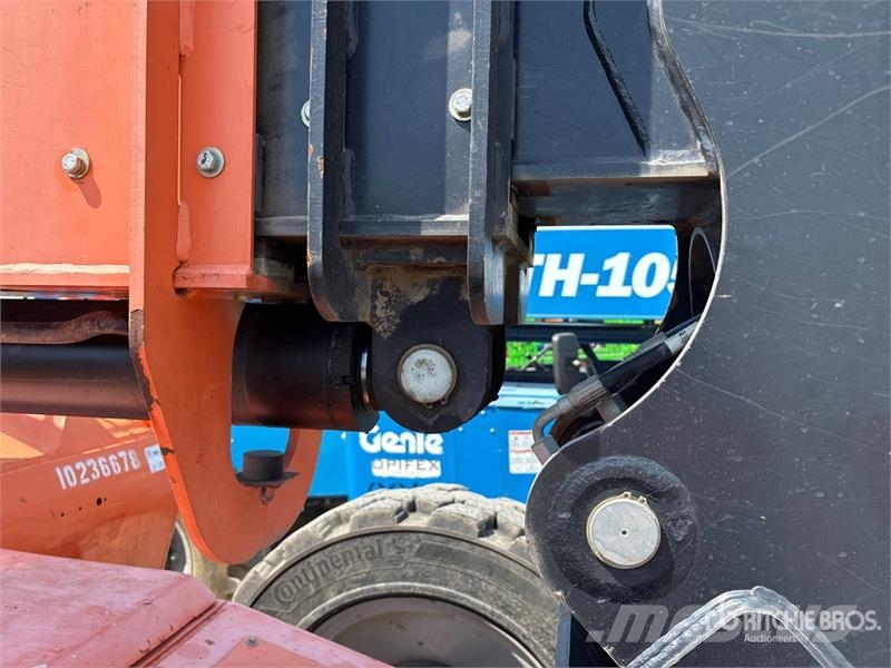 SkyTrak 8042 Telescopic handlers